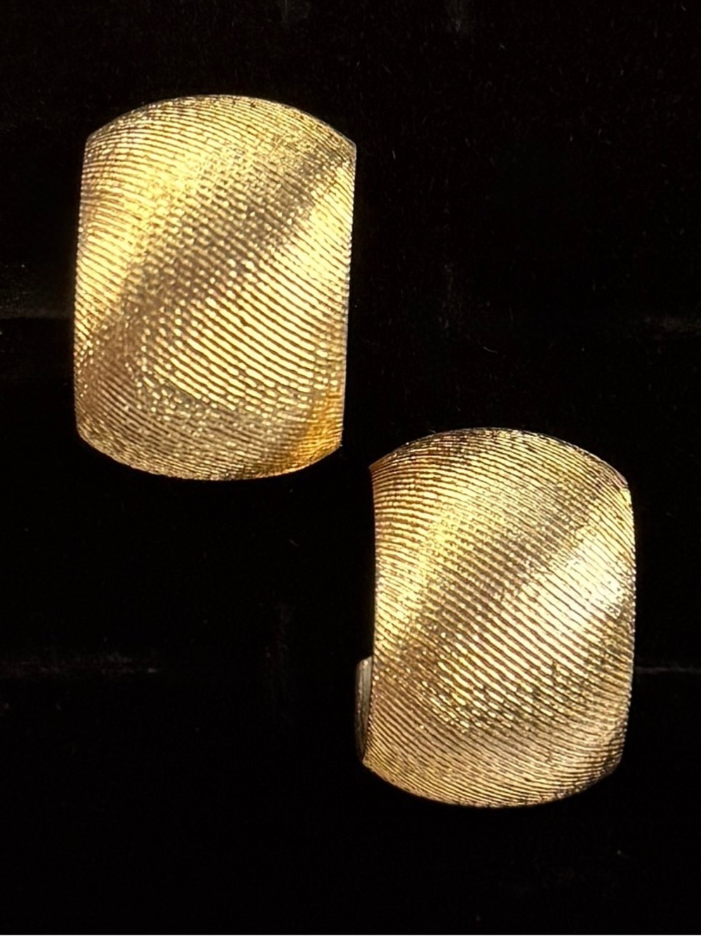Vintage Avon textured aged Goldtone clip on earrings